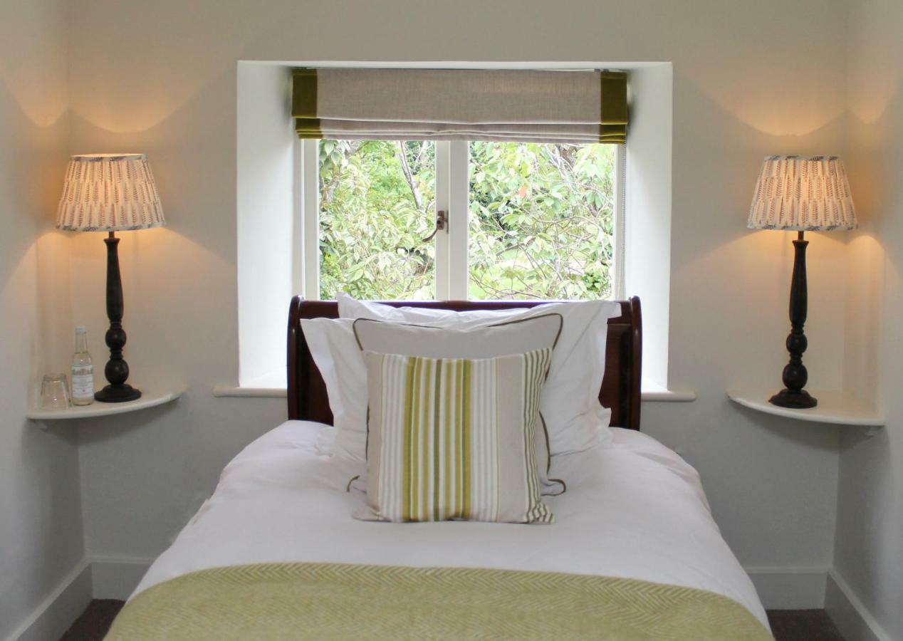The Plough Inn Little Faringdon Room photo